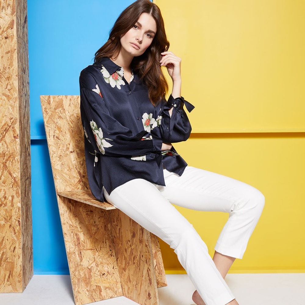 Vince Gardenia Floral-Print Tie-Sleeve Silk Blouse